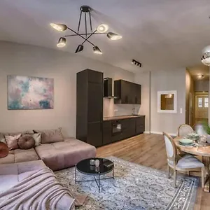 True Gem Downtown Next To Synagogue And Gozsdu Garden Area Apartament